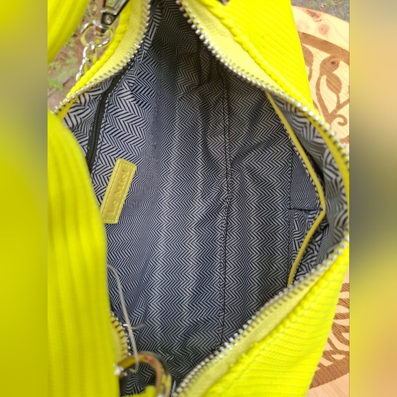 Le Miel Vegan PETA Approved Bright Yellow Knit Two-Way Crossbody Bag - Picture 9 of 11